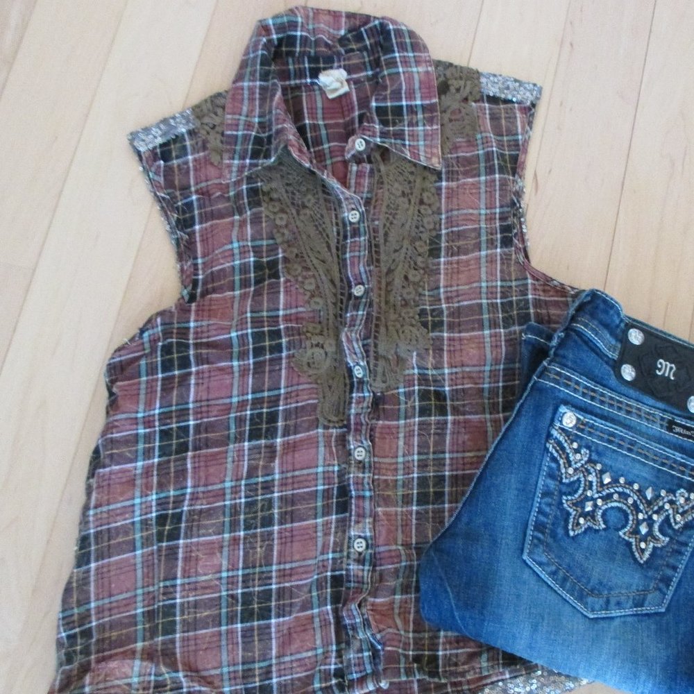 The Buckle BKE Gimmicks Flannel vest womens medium